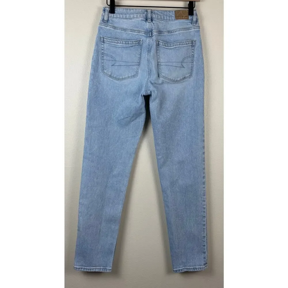 American Eagle Strigid Mom Jeans Women's Size 2 in Blue Breeze